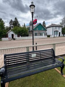 Iskola padja a Heriatge Parkban